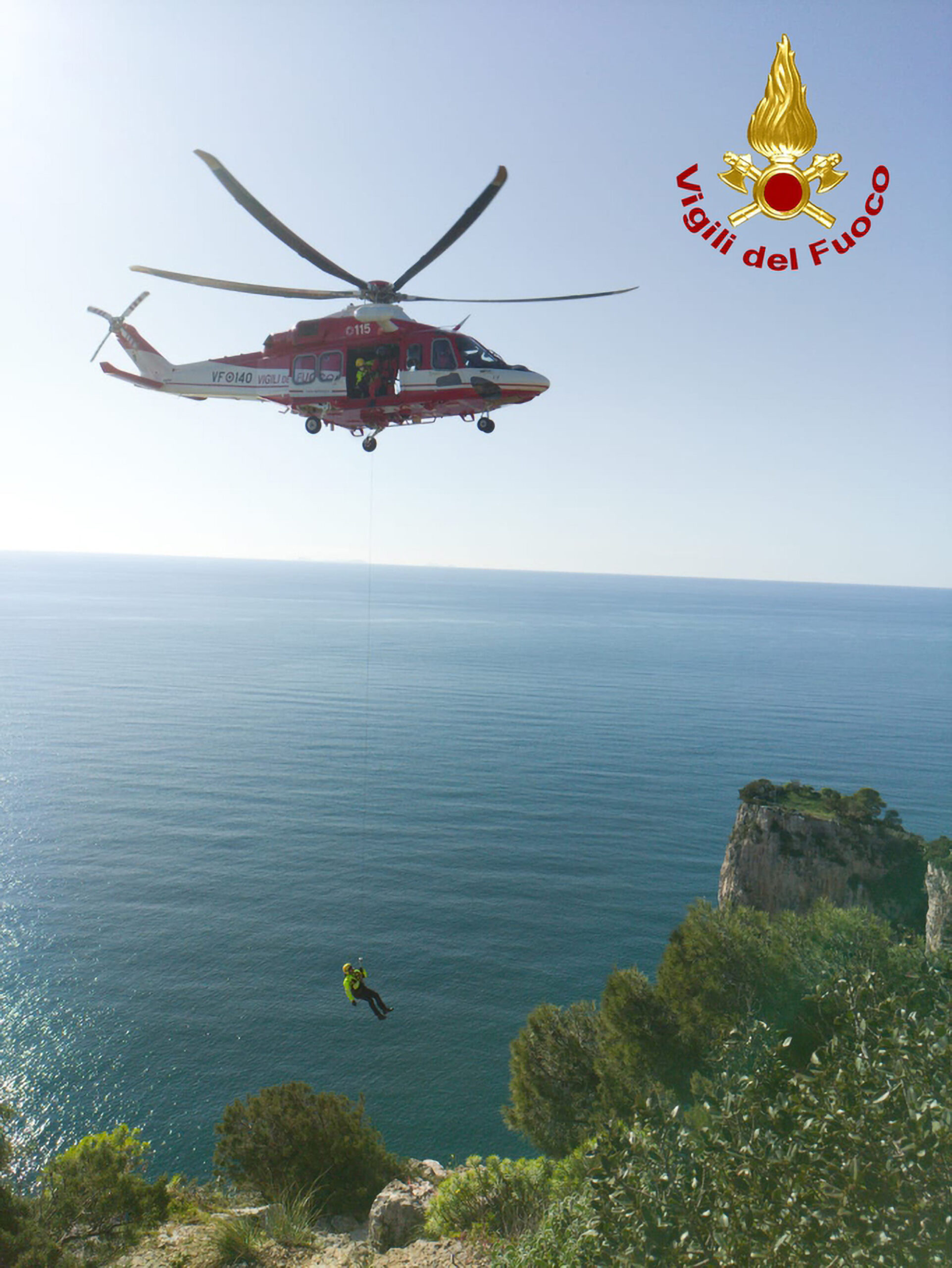 Italian Firefighters Rescue Rock Climbers Trapped On High Cliff Face ...